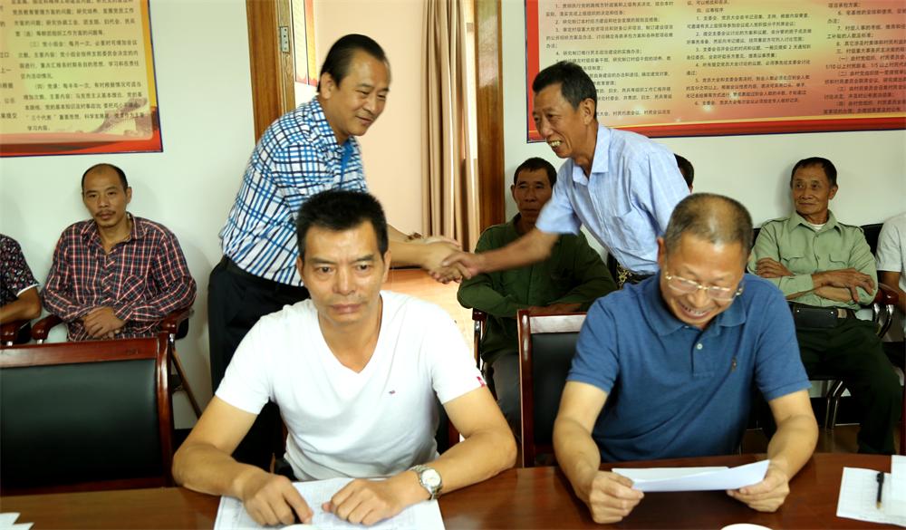 福建易順建筑工程有限公司“互動聯(lián)動、掛鉤幫扶”招沙甲村貧困戶捐贈儀式