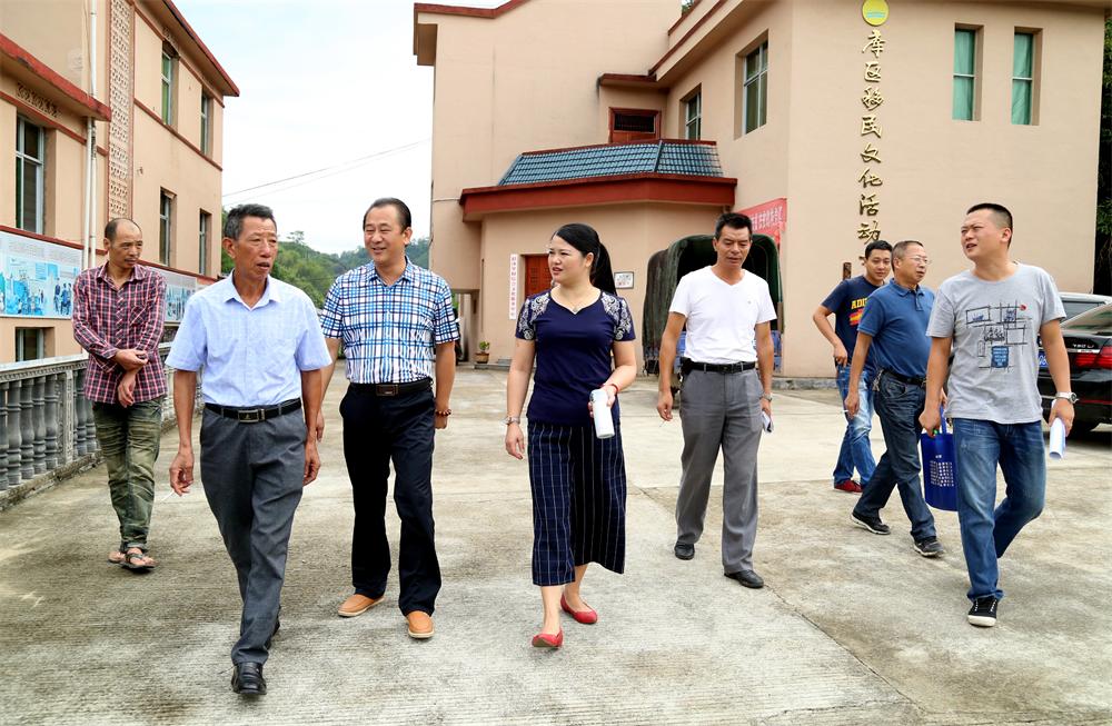福建易順建筑工程有限公司“互動聯(lián)動、掛鉤幫扶”招沙甲村貧困戶捐贈儀式