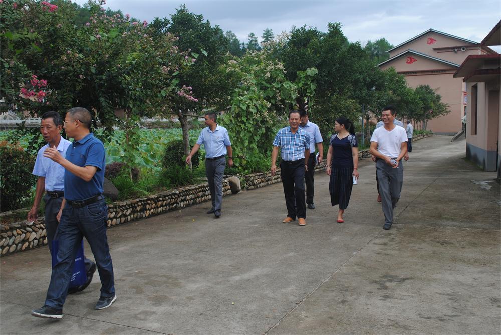 福建易順建筑工程有限公司“互動聯(lián)動、掛鉤幫扶”招沙甲村貧困戶捐贈儀式