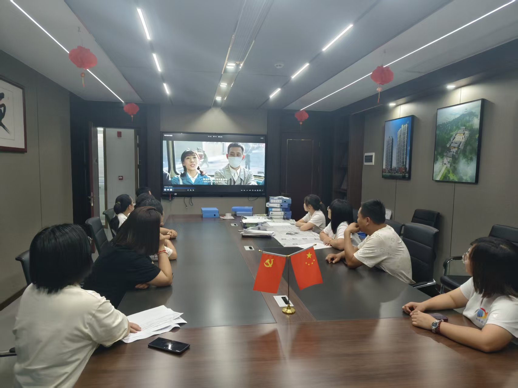 賡續(xù)紅色血脈，凝聚奮進(jìn)力量 —— 易順建工集團(tuán)黨支部國慶觀影《我和我的祖國》