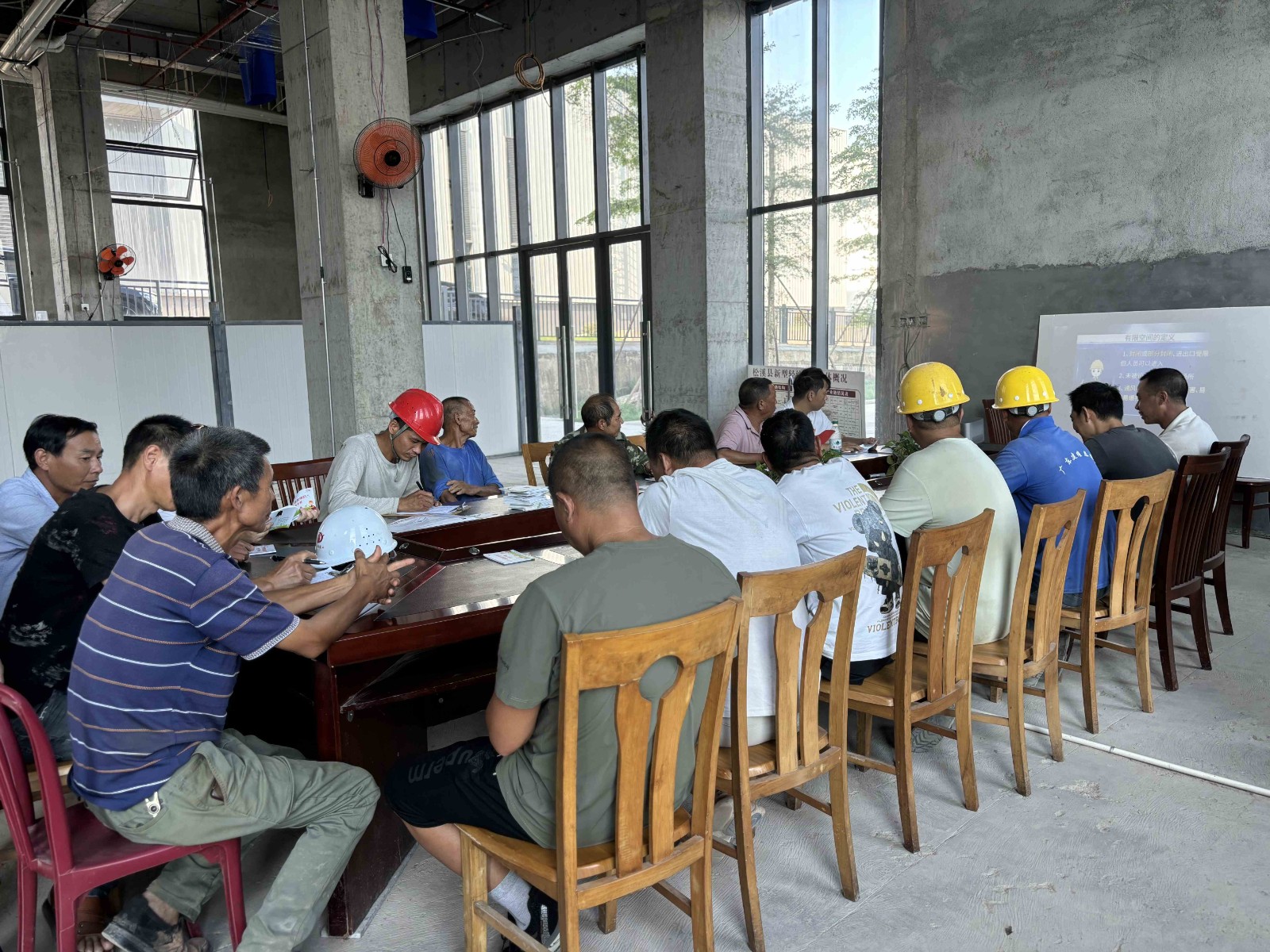 強(qiáng)化工傷預(yù)防培訓(xùn),織密安全防護(hù)網(wǎng)