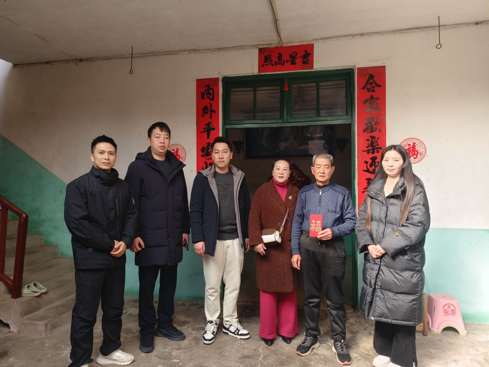 情暖寒冬，心系民生——易順建工集團(tuán)開展困難黨員及群眾慰問活動(dòng)